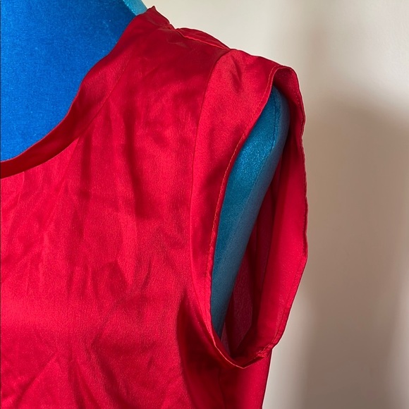 Dkny Red Sleeveless Satiny Blouse - Picture 2 of 5